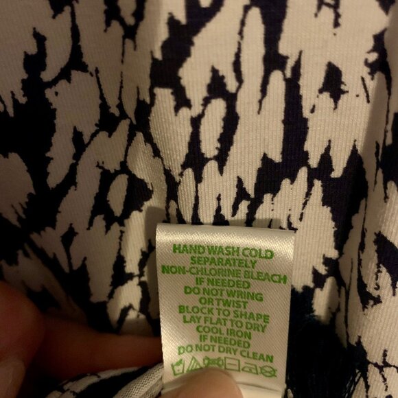 Lilly Pulitzer - Jarrett Romper in Bright Navy Pineapple Party - Size XS - Picture 6 of 6